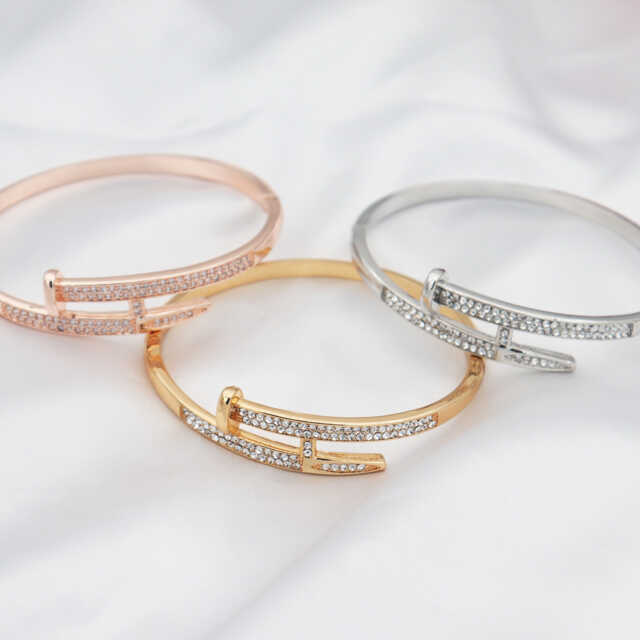 Wunderschöner modischer Armreif Schmuck in Gold, Silber und Rosé-Gold